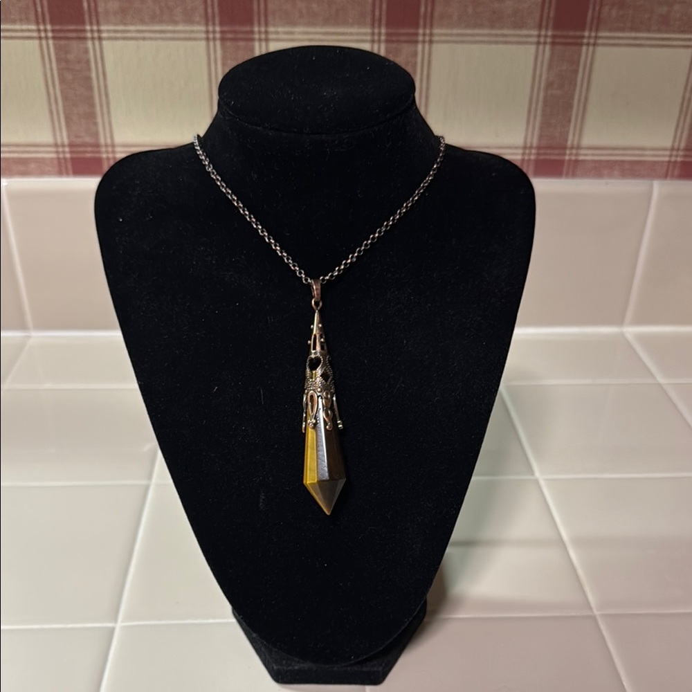 NWOT: Tigers Eye Pendant Necklace